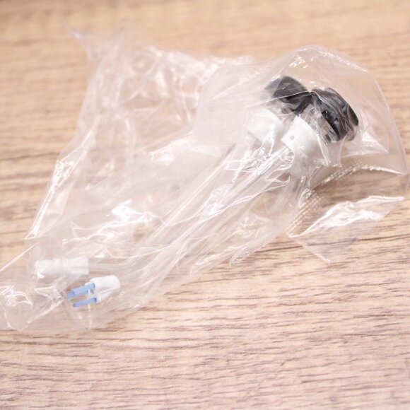 Waterpik Whitening WaterFlosser In-Handle Whitening Infuser + Accessories - Picture 9 of 10